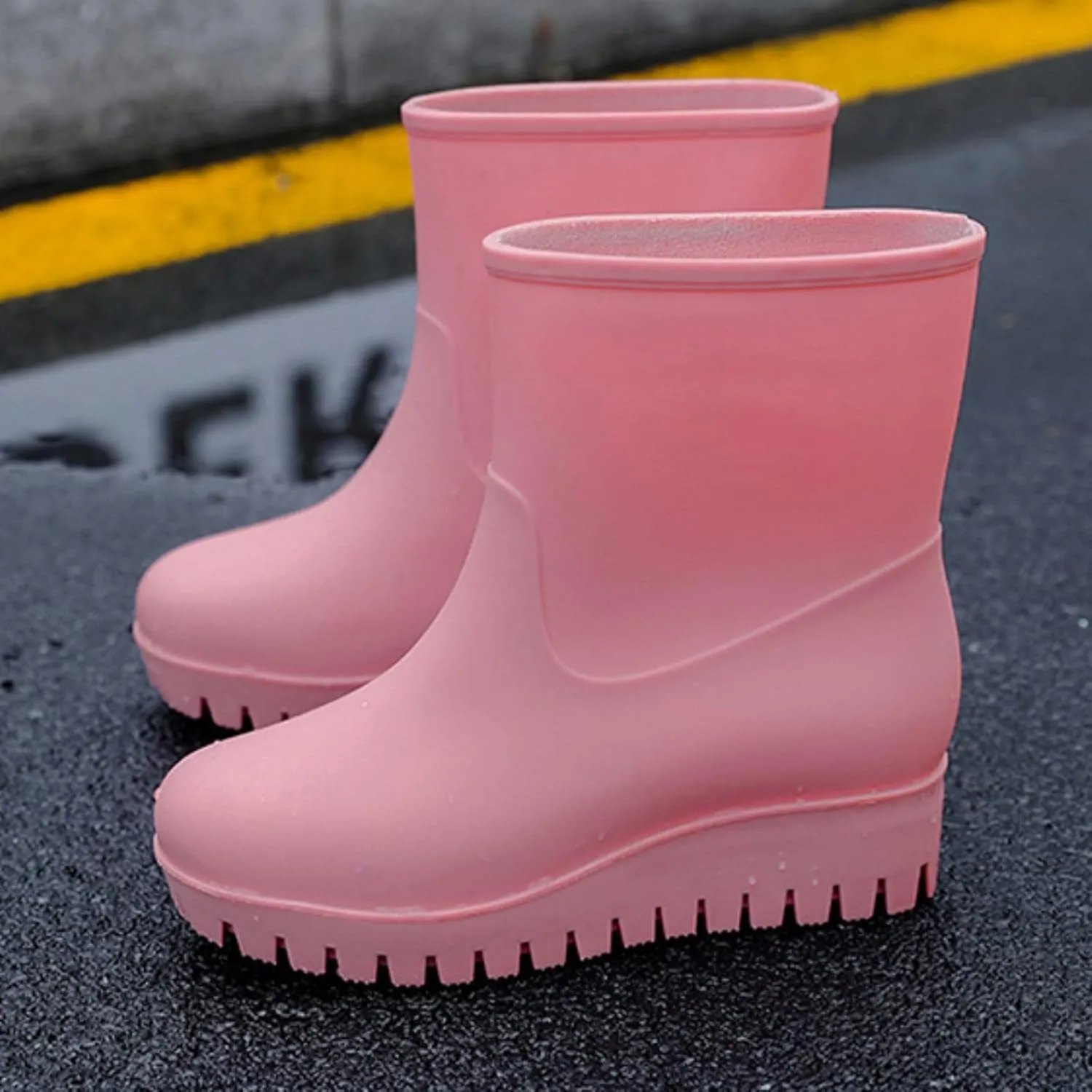 Fashion Casual Inner High Rain Shoes Women Flat Bottomed Antiskid Outer Versatile Rain Boots Middle Mens Lined Boots