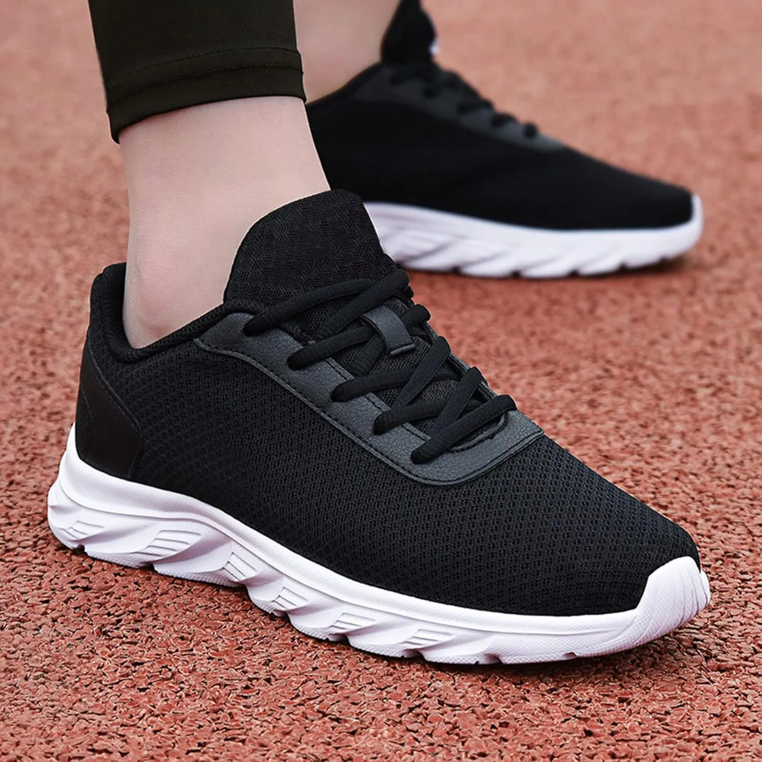 Lightweight Shoes Men Sports Shoes Simple Solid Color Fashion Summer New Pattern Mesh Breathable Comfortable Non Slip