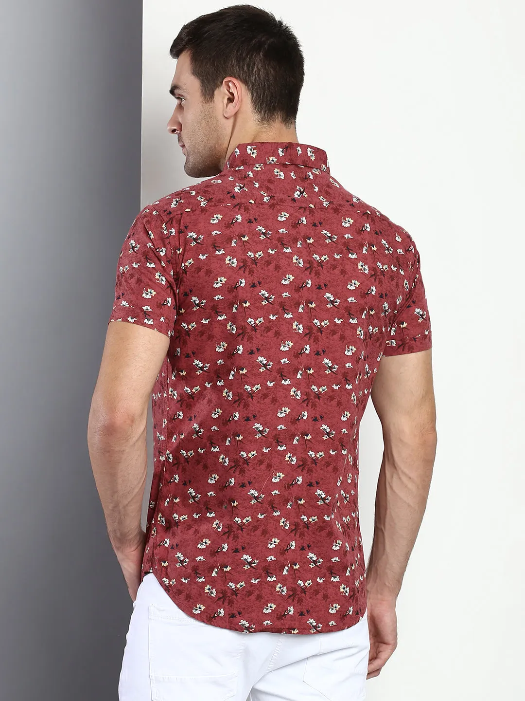 Men's Floral Pink Slim Fit Cotton Casual Shirt With Spread Collar & Half Sleeves