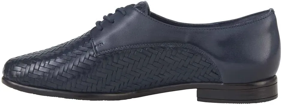 Trotters Women's Lizzie Herringbone Oxford