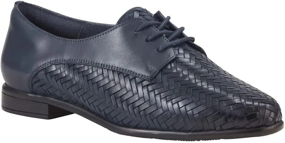 Trotters Women's Lizzie Herringbone Oxford
