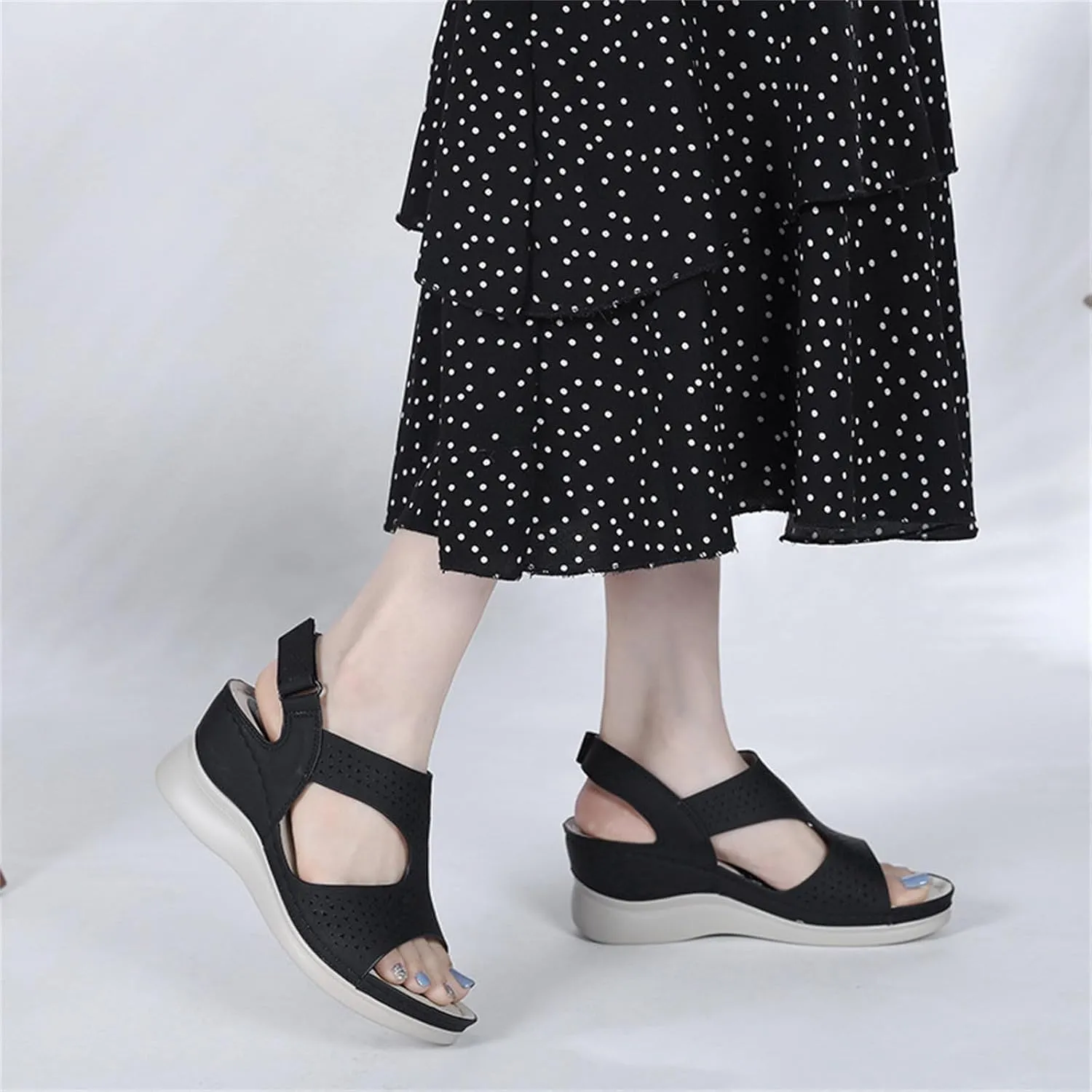 Women's Shoes 2025 Spring and Summer Fashion Leisure Thick Floor Hang The Beach Wear Cold Train Sleeves Skate Sandals